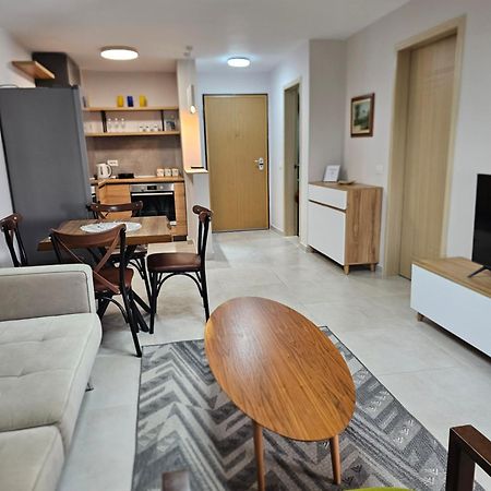 Alex'S Apartment Durres Bagian luar foto