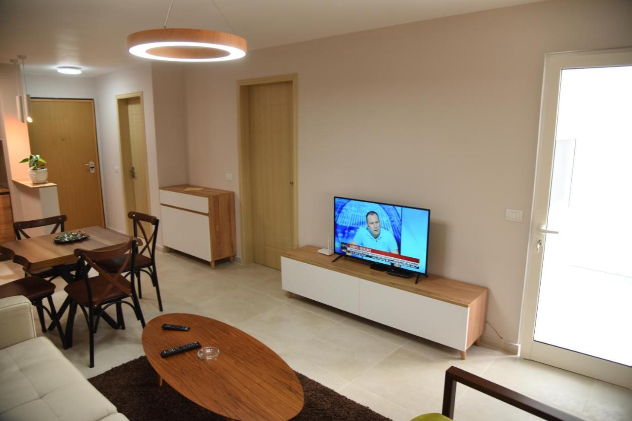Alex'S Apartment Durres Bagian luar foto