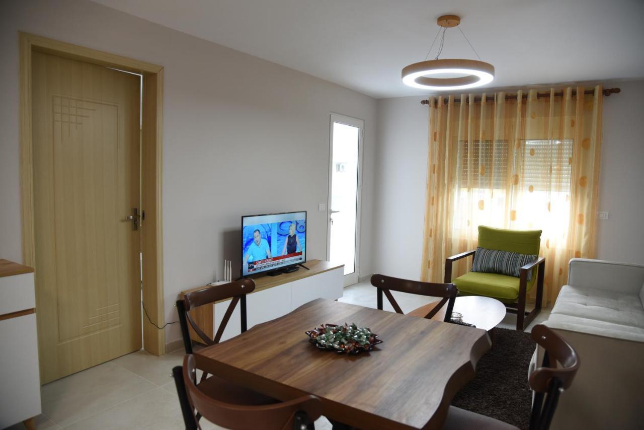 Alex'S Apartment Durres Bagian luar foto