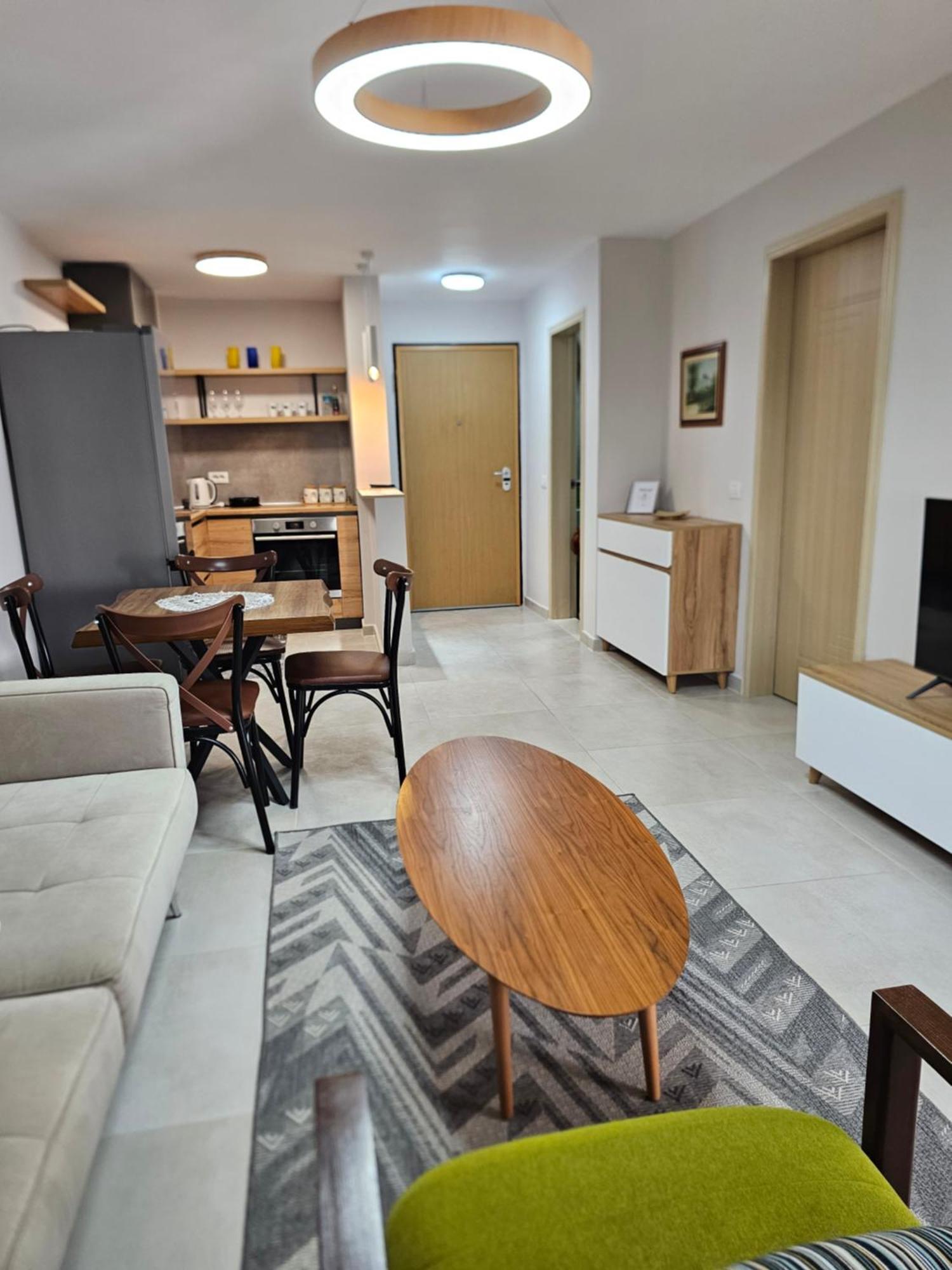 Alex'S Apartment Durres Bagian luar foto