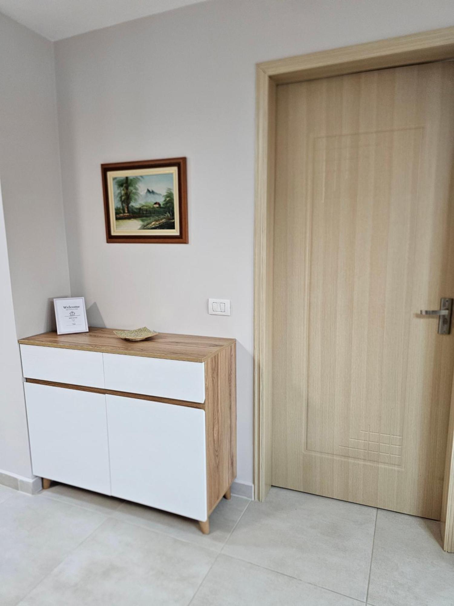 Alex'S Apartment Durres Bagian luar foto