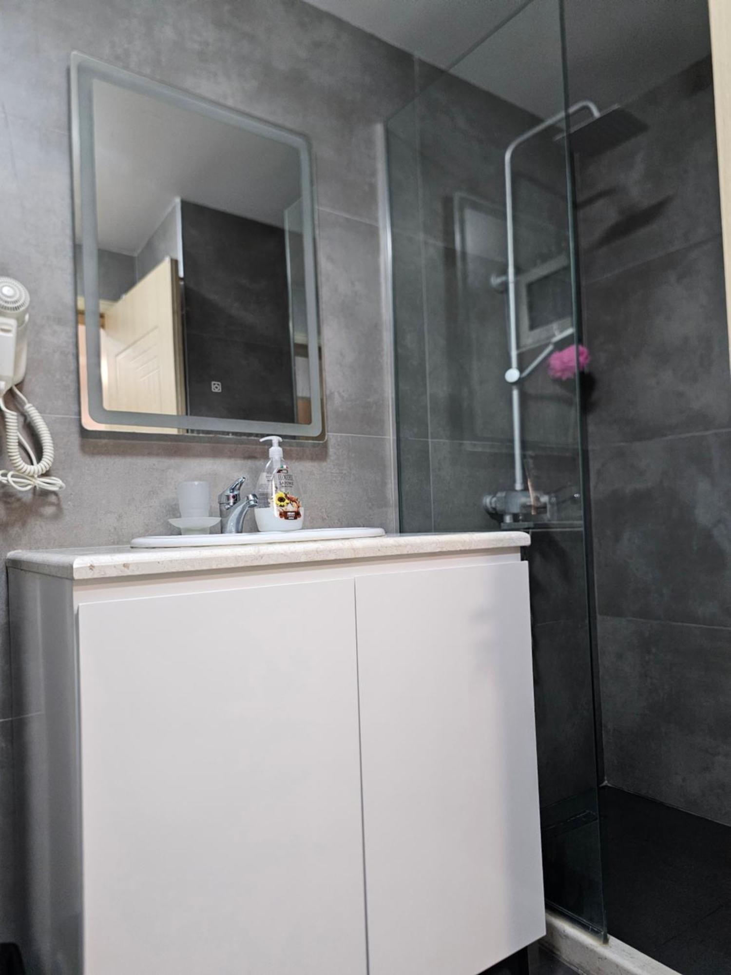 Alex'S Apartment Durres Bagian luar foto